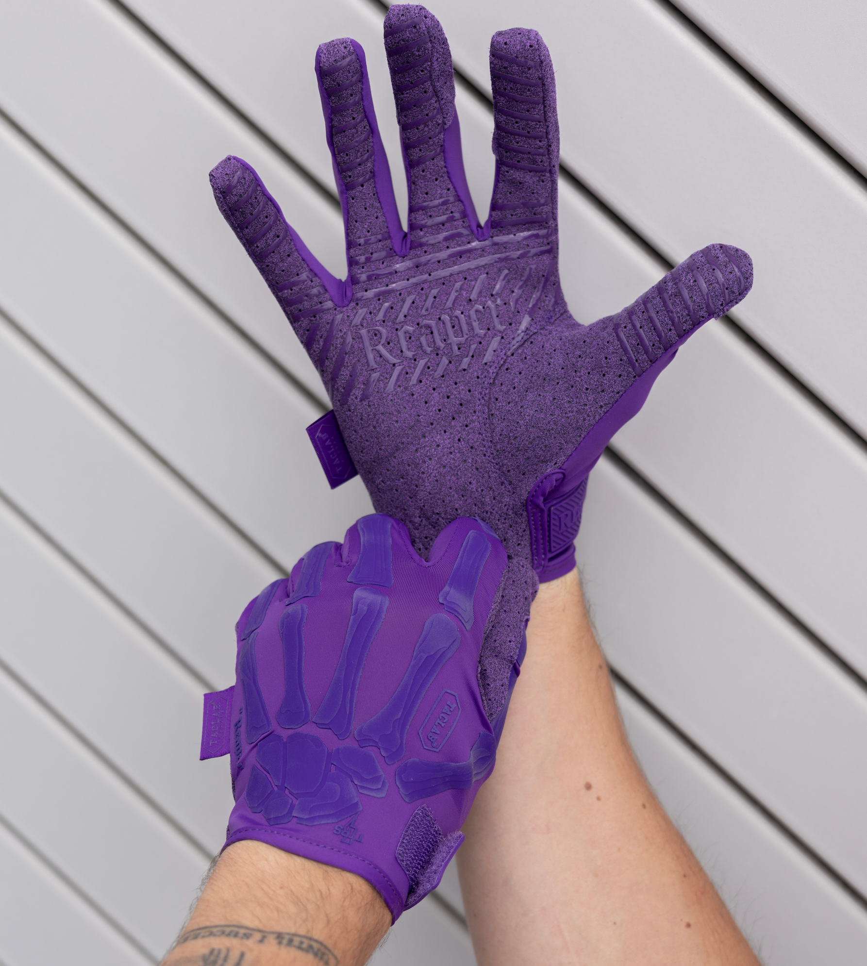 App - Gloves